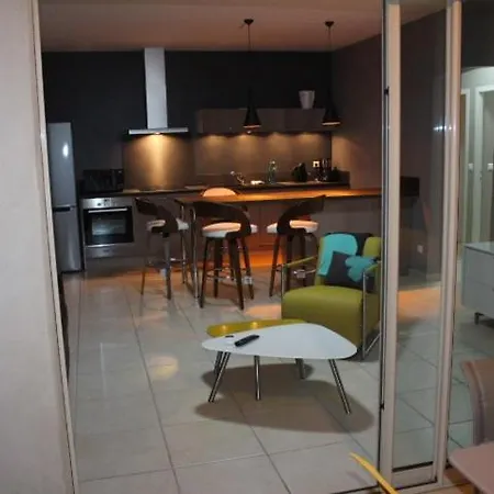 T3 Luxury And Private Garden Apartment *