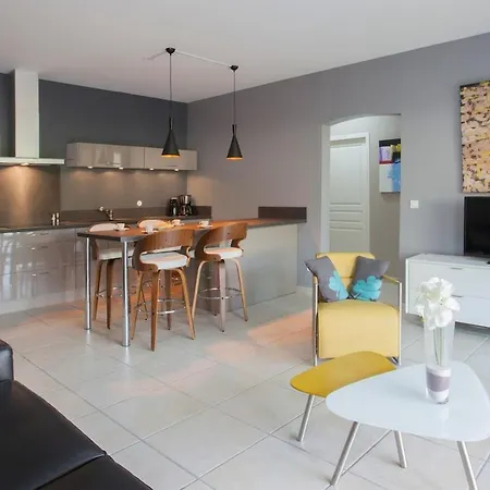T3 Luxury And Private Garden Apartment